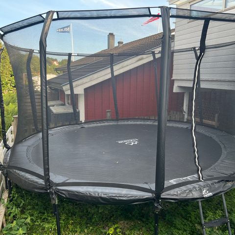 Mzone Xtreme Pro Edition rund trampoline 4,27 m - med sikkerhetsnett og stige