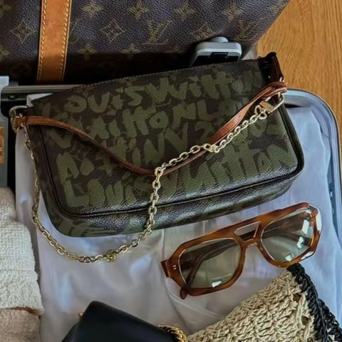 Louis Vuitton x Stephen Sprouse pochette