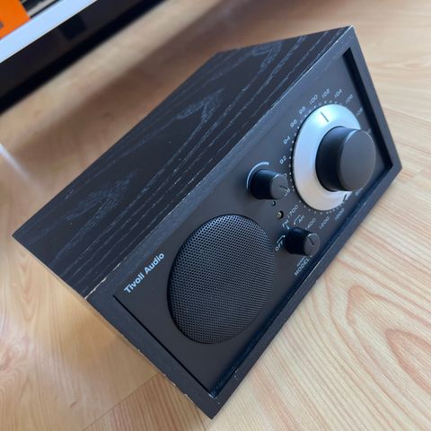 Tivoli Audio Model One , svart