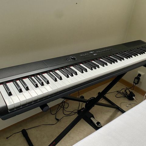 El-piano SDP-2 fra Gear4Music