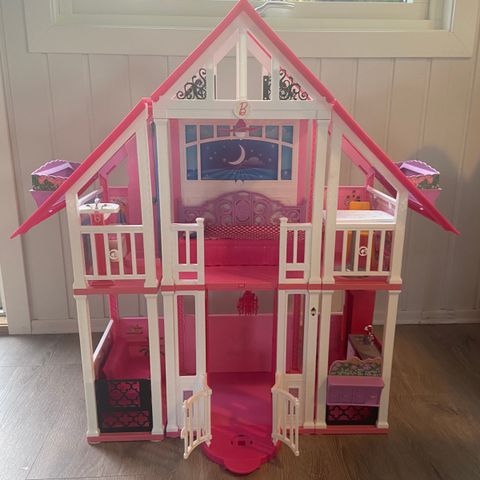 Barbie dream house