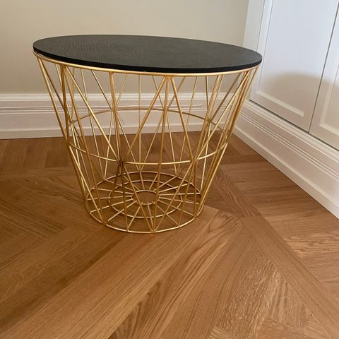 Ferm living wire basket og back oak top