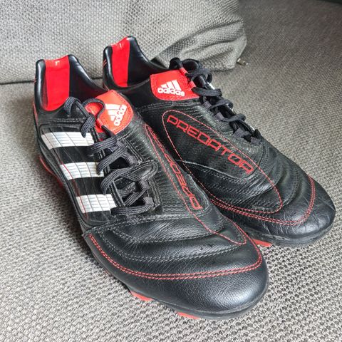 Adidas fotballsko str 43 1/2