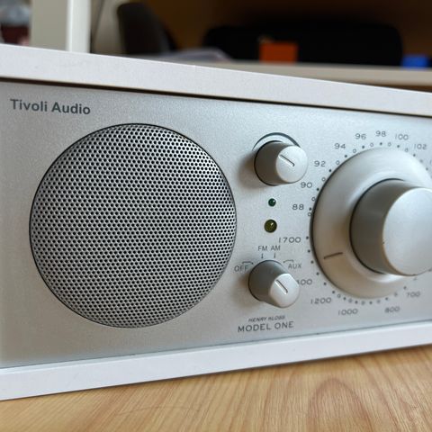 Tivoli Audio Model One, Hvit