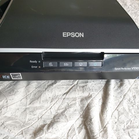 Epson Perfection V550 Photo Scanner