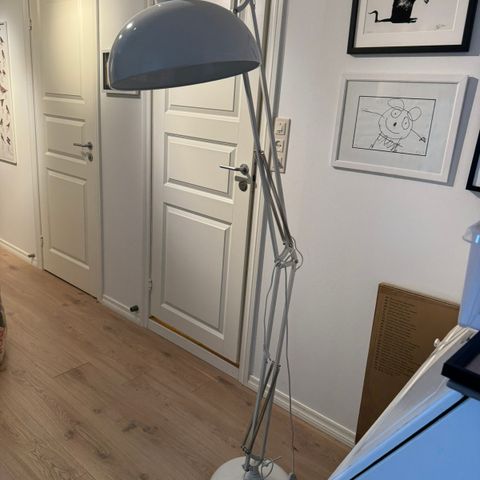 Hvit Xxl lampe fra kremmerhuset