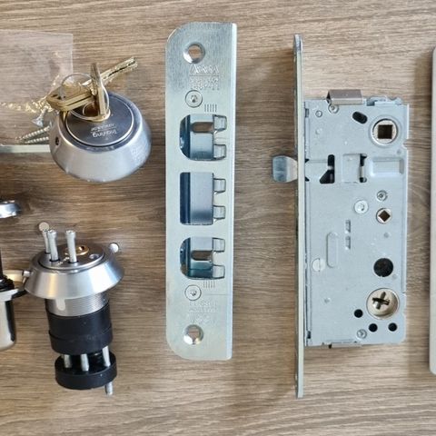 Ny låsekasse, sylinder, sluttstykke selges. ASSA Abloy Connect 2500