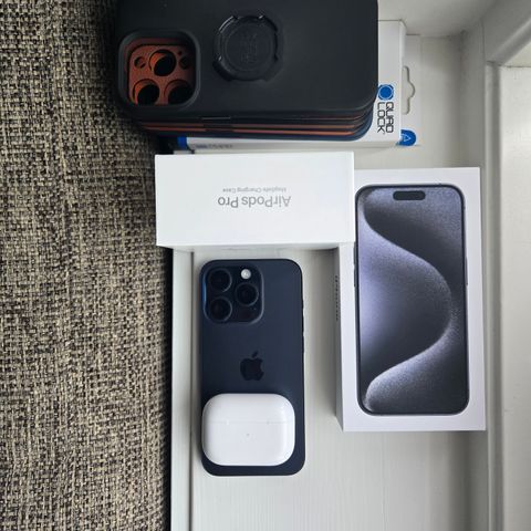 Interessert i innbytte Samsung galaxy s24 ultra iphone 15 pro 256GB  AirPods Pro