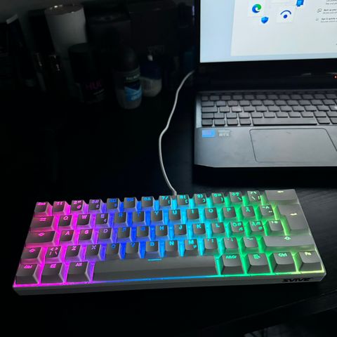 Svive Gaming tastaur med RGB til salgs!