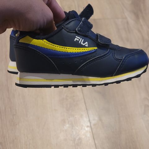 Fila sko str 24