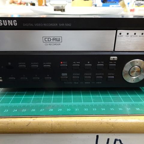 Samsung Digital Video Recorder SHR-5042P med hardisk og 4 kamera innganger.