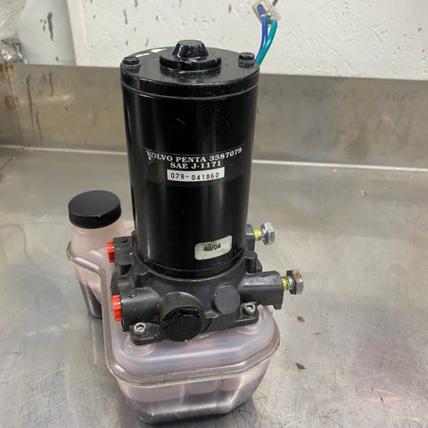 Volvo Penta Powertrim pumpe