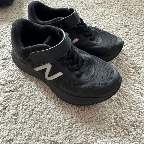 New balance sko 28 str.