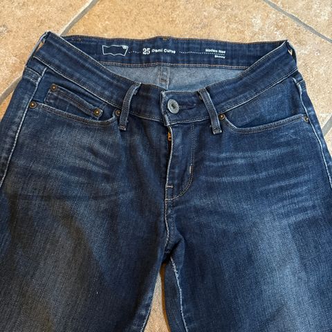 Levis Demi Curve Skinny 25