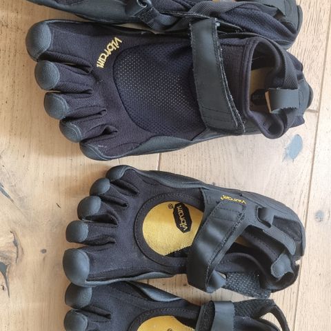 Vibram 5 finger shoes