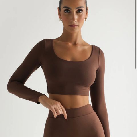 Brun genser crop top