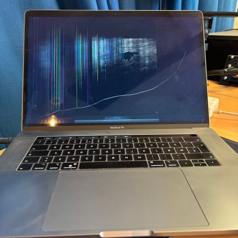 Macbook pro 2019 15,4" Intel I9 2.9GHz, Radeon Pro 560X, 32GB RAM, 512GB SSD