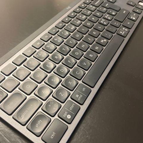 Logitech MX keys