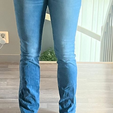 Jeans med bootcut str M