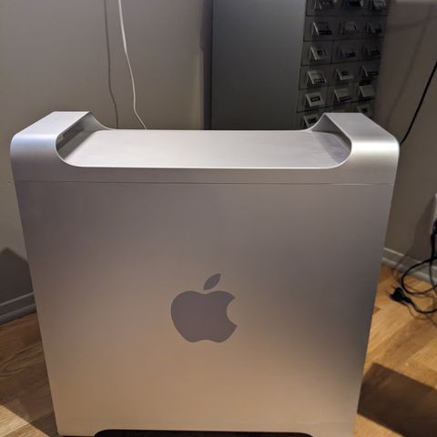 Gaming-PC i Apple G5-kabinett