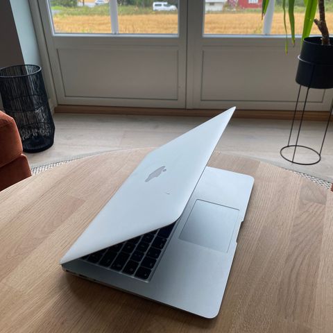 MacBook Air fra 2019 - Pent brukt ingen feil