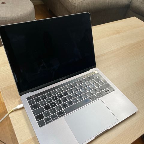 MacBook Pro 13" (2019) - 256GB, 16GB RAM - Stellargrå