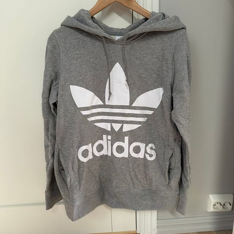 Adidas hettegenser