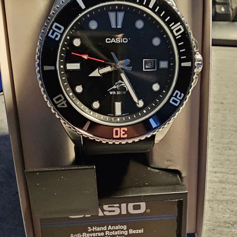 Casio Duro med ekstra reim