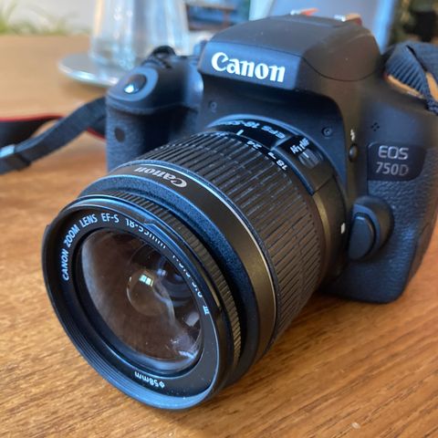 Canon EOS 750D