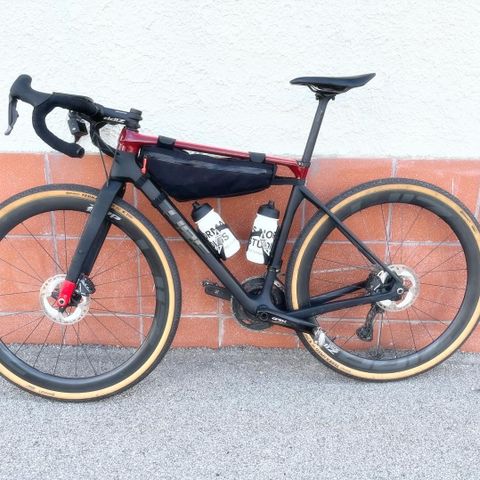 Cube Nuroad C62 Pro | GRX Di2 | Zipp 303S | 2 hjulsett