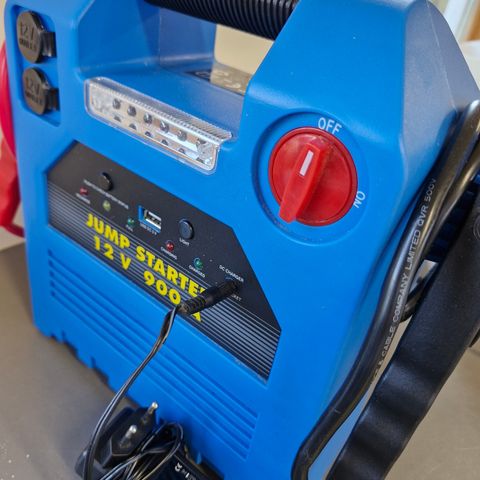 Batteristarter 12V  900A ( Biltema )