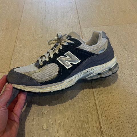 New Balance 2002r