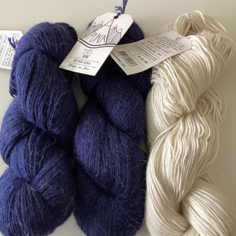 3 hesper PUNA AMANO. 100% baby alpaca. Selges samlet. 300kr. Ny pris 225kr.