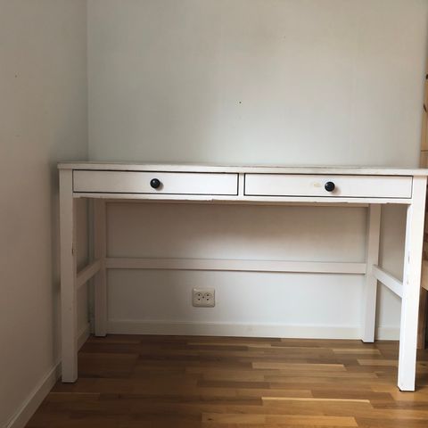 Godt brukt Hemnes skrivebord 120 x 47 selges