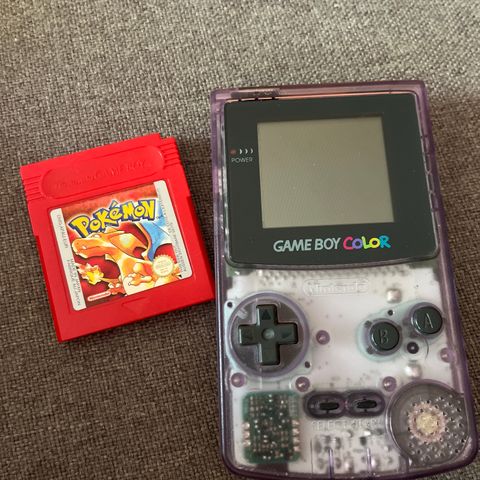 Pokemon red og gameboy color - kan også selges seperat