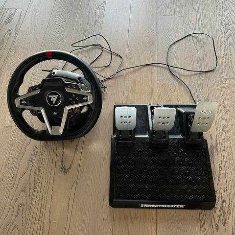 Thrustmaster T-248 Racingratt og pedalsett til Ps4/5