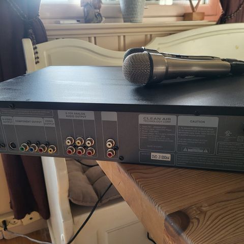 Karaoke, DVD maskin m/2 mikrofoner.