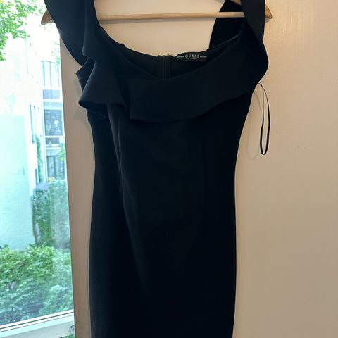 Guess dress size M