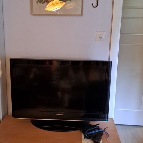 LCD TV 32 med tv benk.