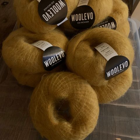 10 hele nøster Woolevo kid mohair , varmgul/lys oker