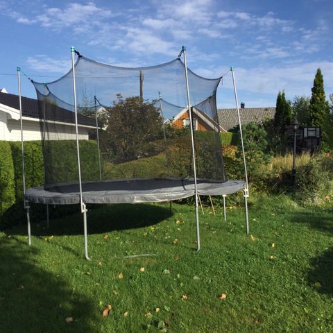 Godt brukt trampoline