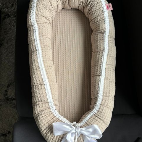 Beige babynest fra Vidas