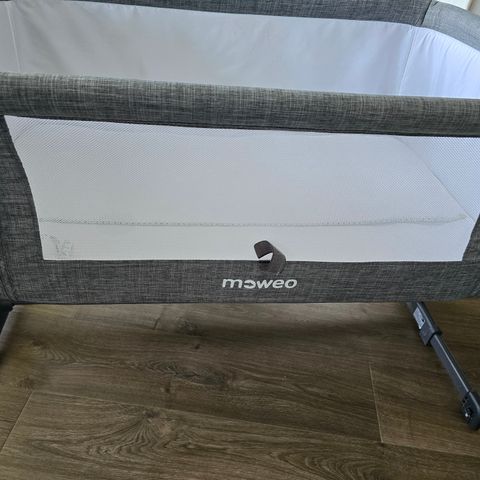 Moweo bedside crib