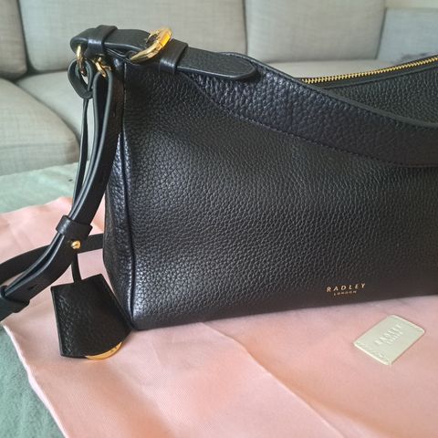 Radley London nydelig sort skinnveske m lekre gulldetaljer