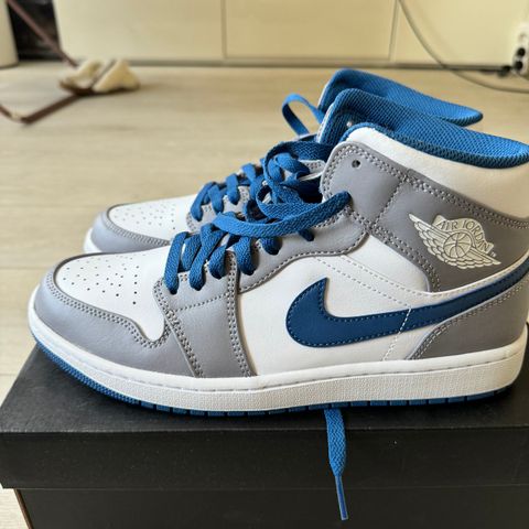 Air Jordan 1 mid Blue Gray white