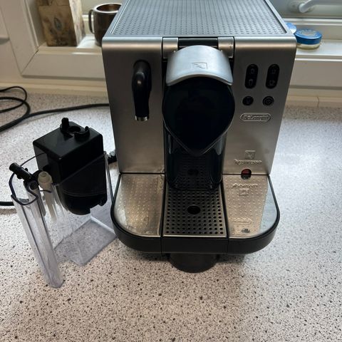 Nespresso DeLonghi kaffemaskin