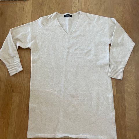 «Ullkjole» off white ca L/XL myk og god