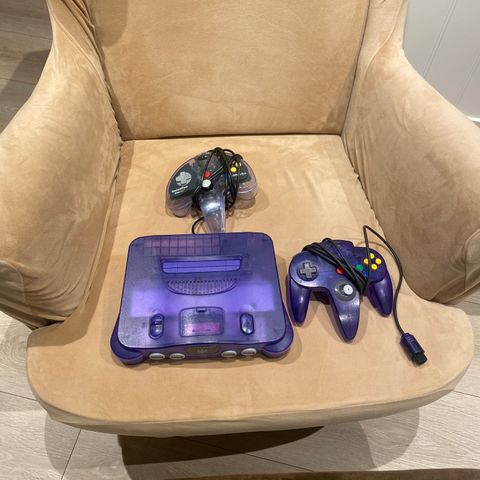 Sjelden Nintendo 64 med kontrollere