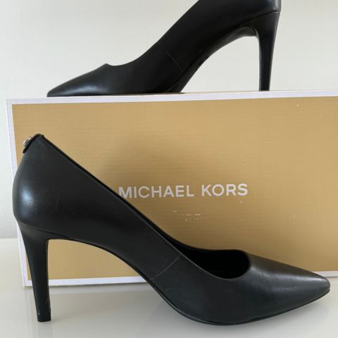 Michael Kors pumps