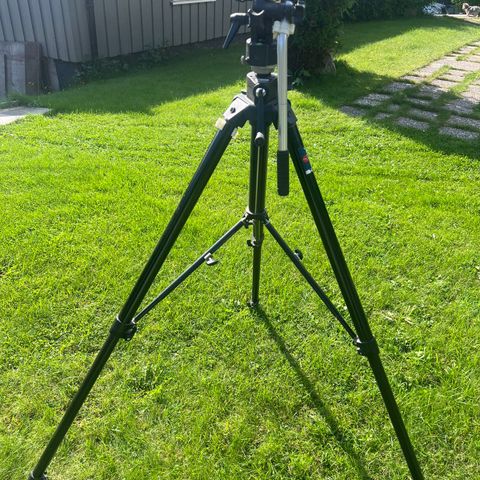 Solid Manfrotto tripod